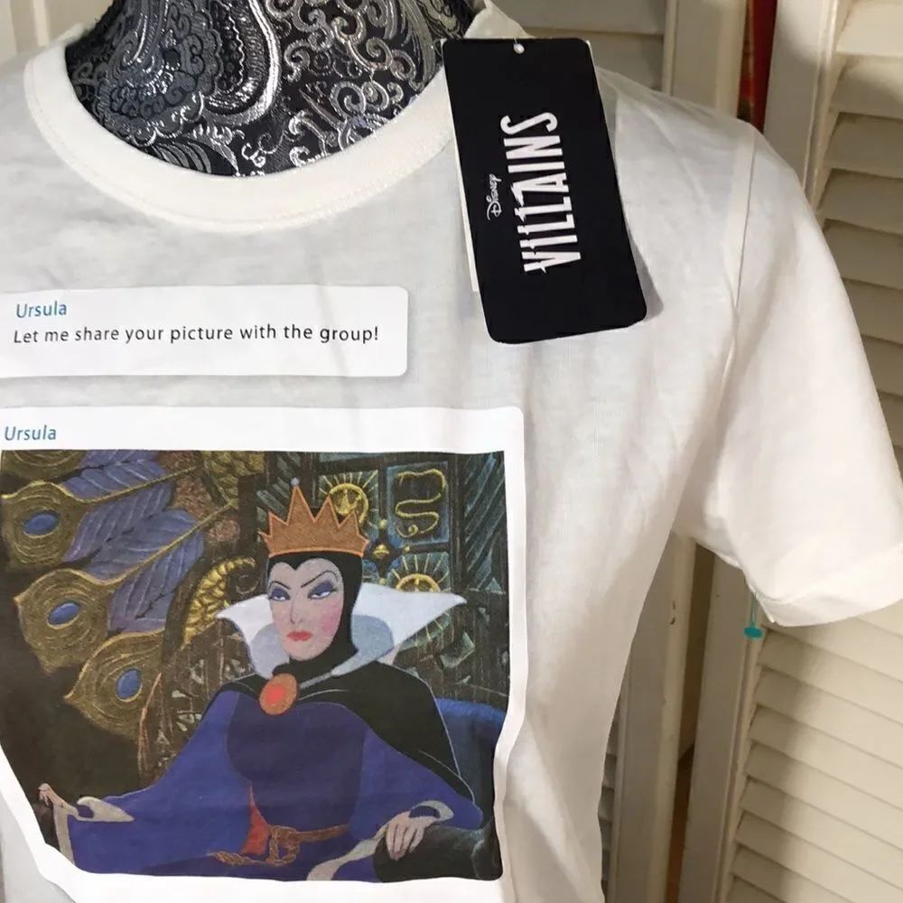 NWT Disney Villains 🦹♀️ Evil Queen Text Thread 🧵 T Shirt.